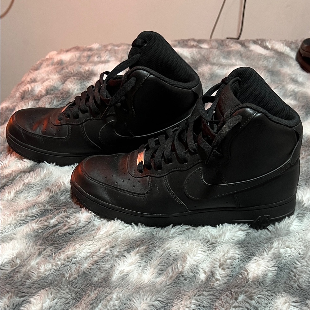 Nike Black Air Force 1 Men's Sneakers - Picture 2 of 6
